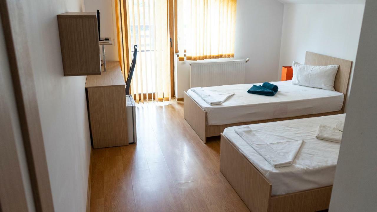 Califarul Alb Hotell Chilia Veche Eksteriør bilde
