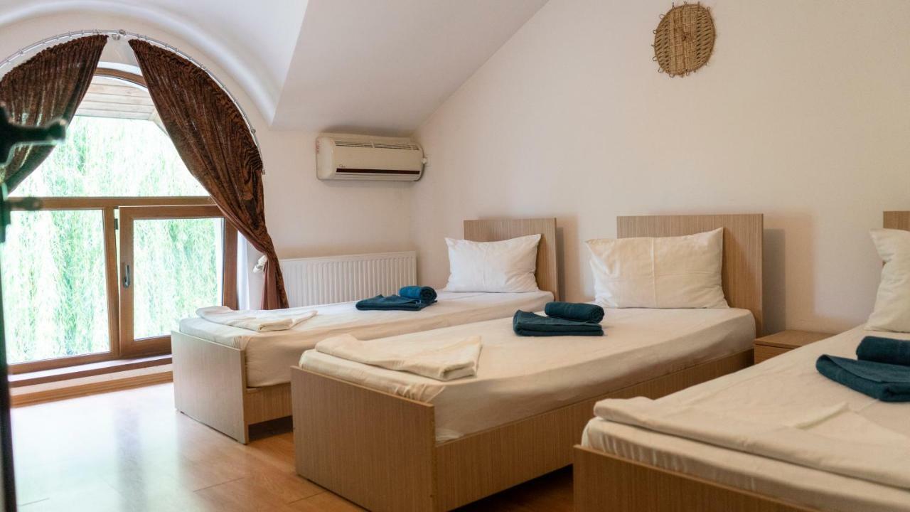 Califarul Alb Hotell Chilia Veche Eksteriør bilde