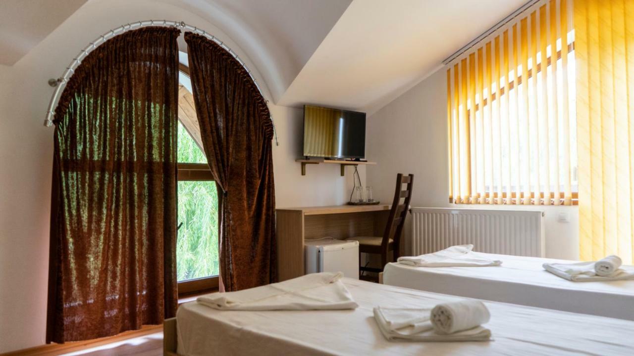 Califarul Alb Hotell Chilia Veche Eksteriør bilde