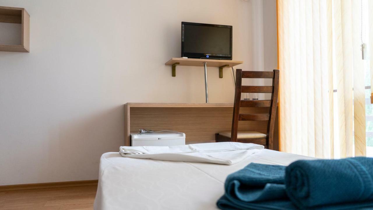 Califarul Alb Hotell Chilia Veche Eksteriør bilde