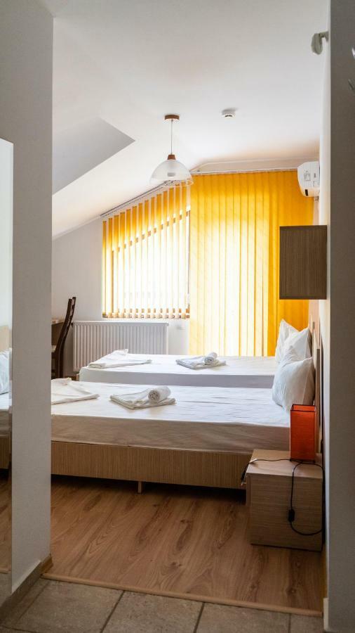 Califarul Alb Hotell Chilia Veche Eksteriør bilde